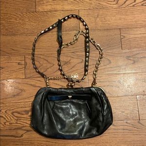 GUESS cross body purse 🥦